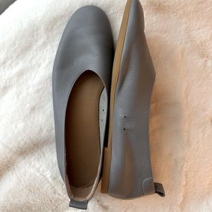 Everlane The Day Glove flat